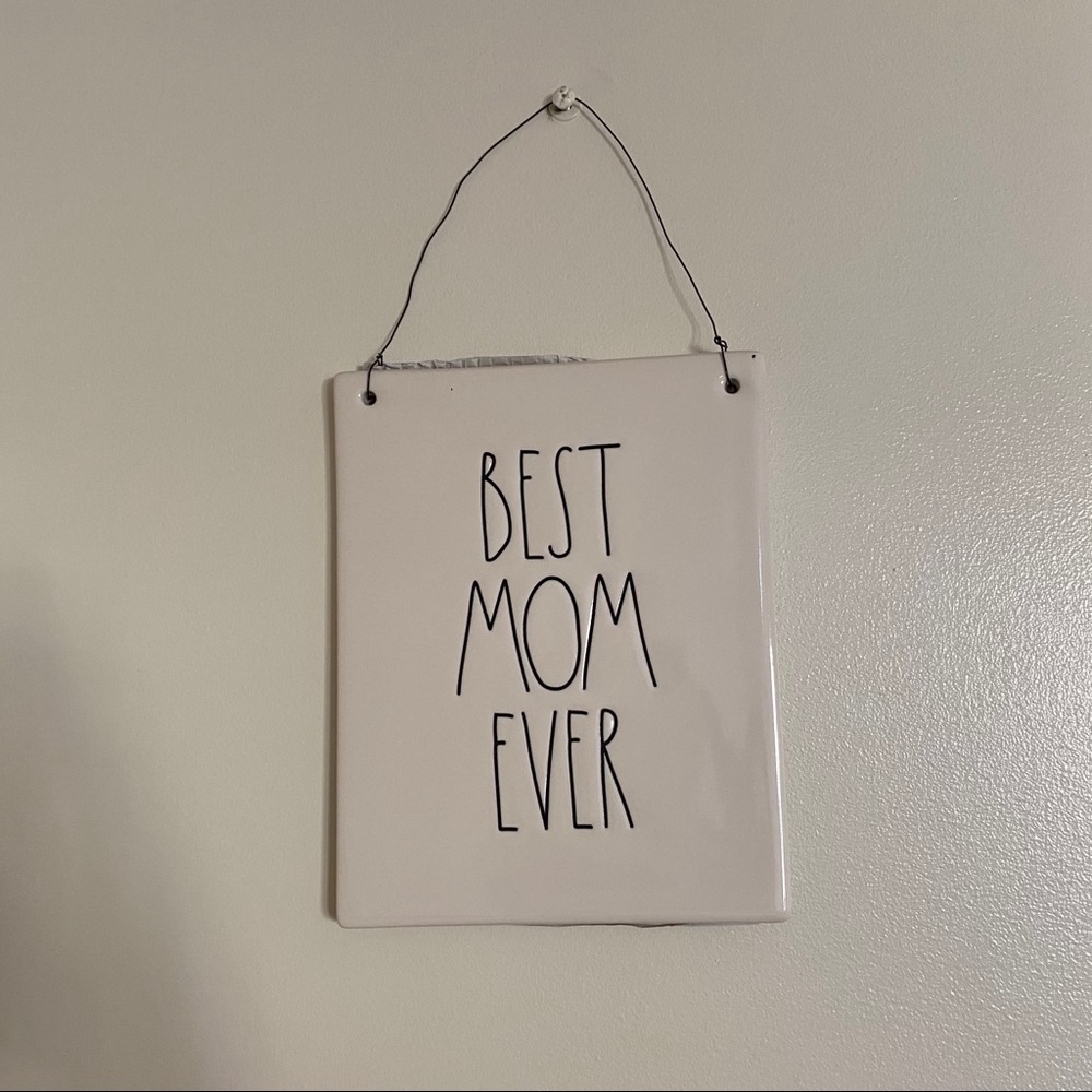 💝{$FIRM} Rae Dunn “Best Mom Ever” Wall Plaque💝 - Picture 4 of 5